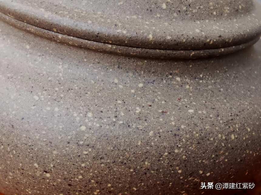 紫砂壶为什么不叫紫沙壶？“砂”和“沙”的区别在哪里呢？