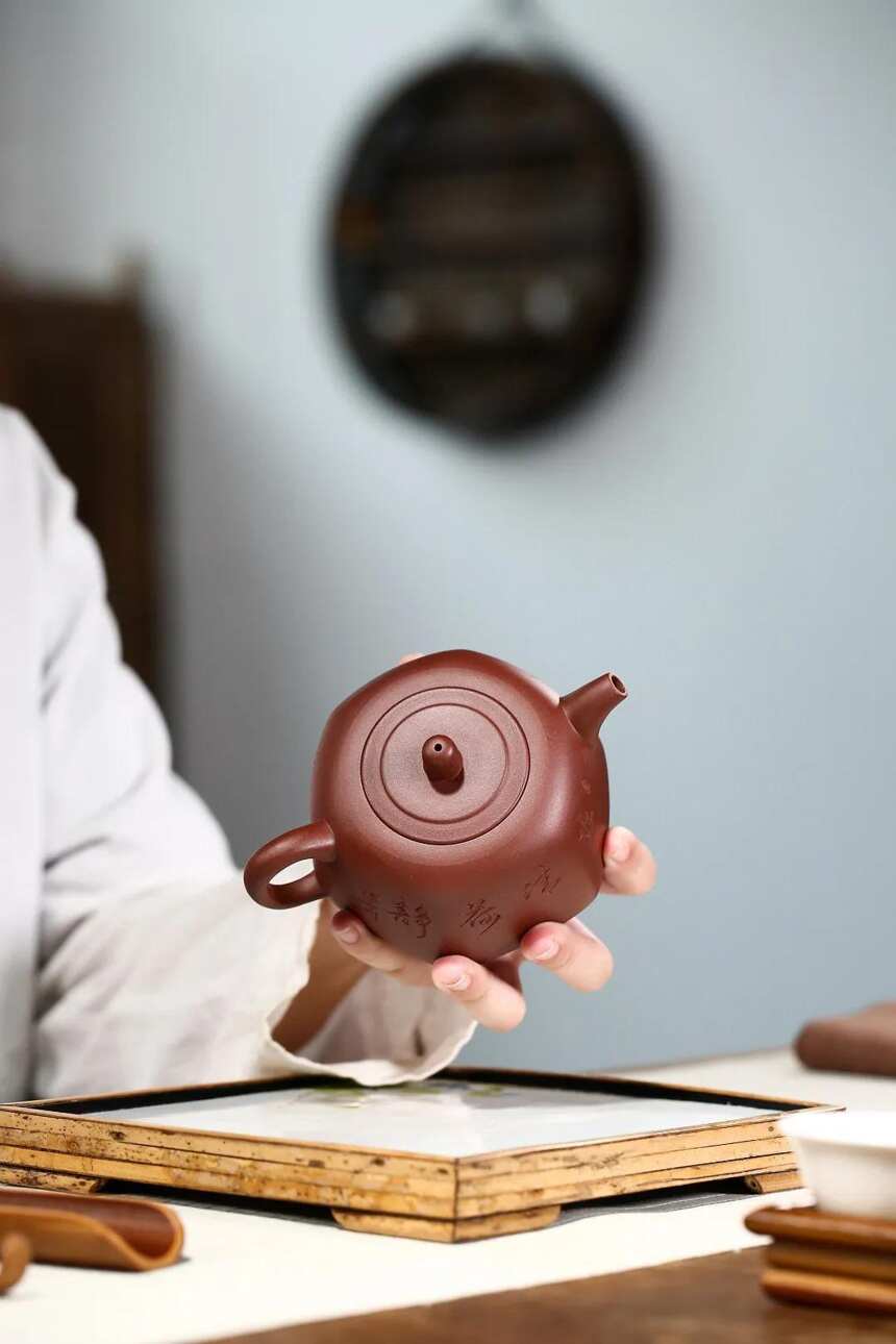 「六方井玉」沈群（国助理工艺美术师）宜兴原矿紫砂茶壶