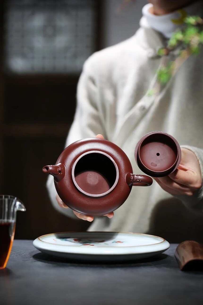 《祥瑞线圆》国工艺美术师 胡小香 宜兴原矿紫砂茶壶