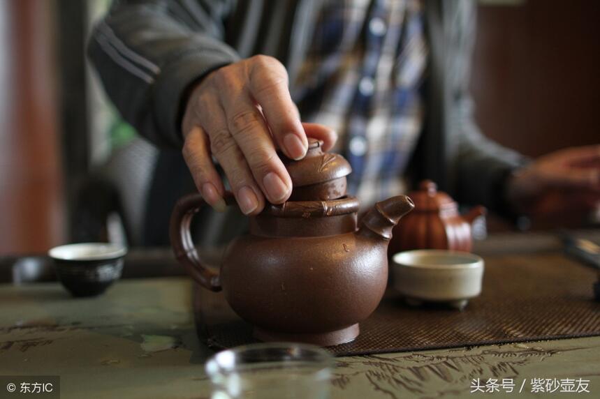 十几年老茶客，用最简单的生活语言，告诉你紫砂壶如何开壶？！