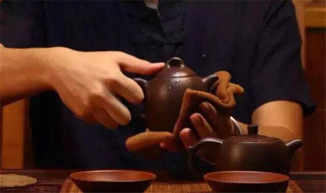 紫砂壶泡茶必知：这3种养壶方法最不科学更不可取！
