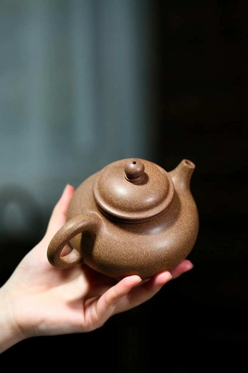 「容天」范俊华（国助理工艺美术师）宜兴原矿紫砂茶壶