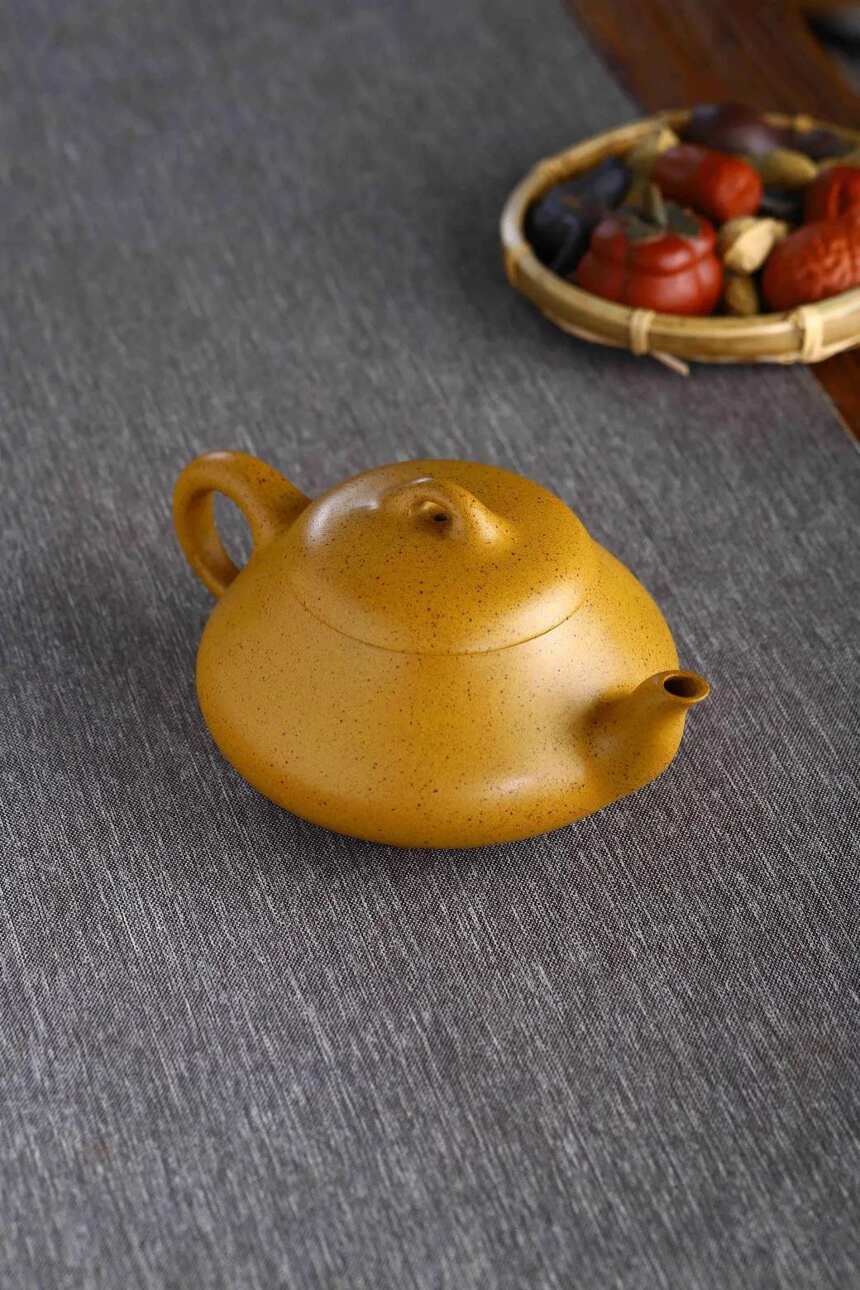 「汉棠石瓢」狄姣姣（国工艺美术师）宜兴原矿紫砂茶壶