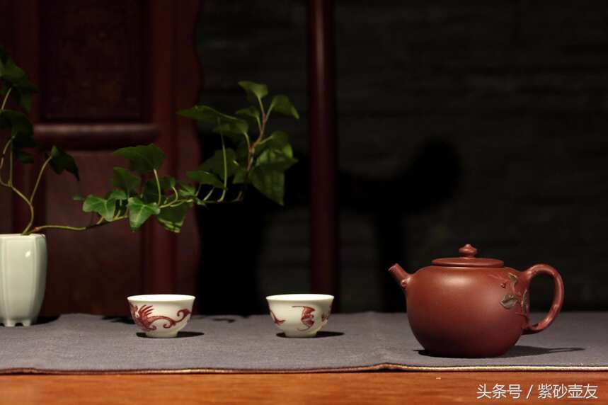紫砂壶与盖碗泡茶有什么不一样？