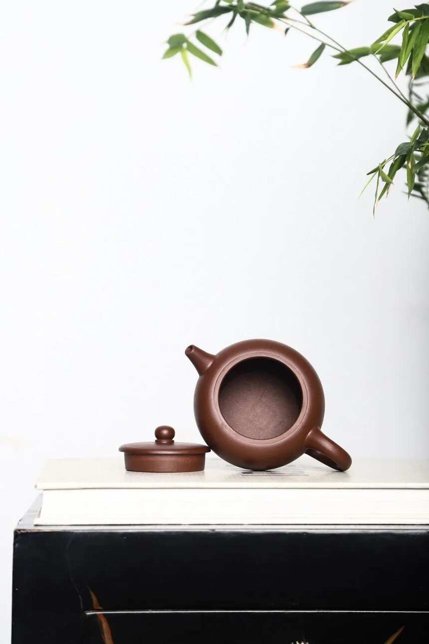 「巨轮」范小兰（国助理工艺美术师，范氏传人）宜兴原矿紫砂茶壶
