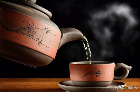 别再盲目用沸水泡茶，不同茶叶适配的水温各有不同