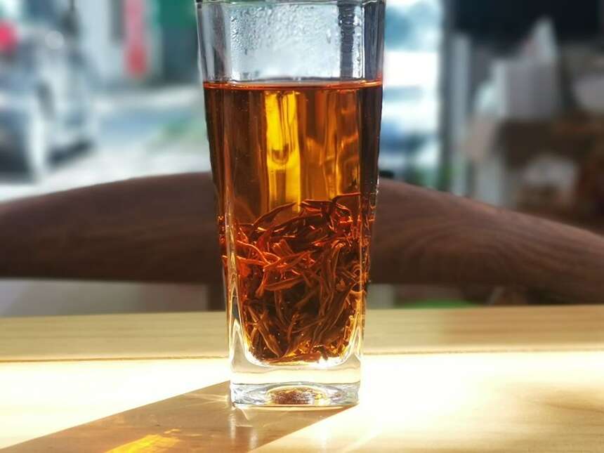 天凉了，红茶怎么喝才好？喝红茶有什么好处？小吕聊茶。