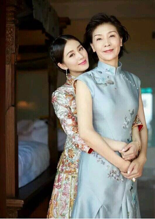 娱乐圈内谁的母亲最美？没想到刘亦菲的妈妈比刘诗诗妈妈还好看