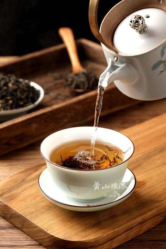 天凉了，红茶怎么喝才好？喝红茶有什么好处？小吕聊茶。