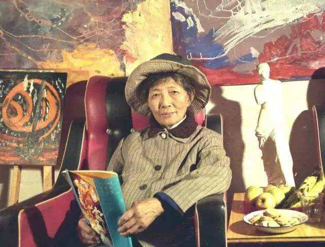 传奇抽象艺术女画家李青萍，徐悲鸿曾为她作序并画肖像！