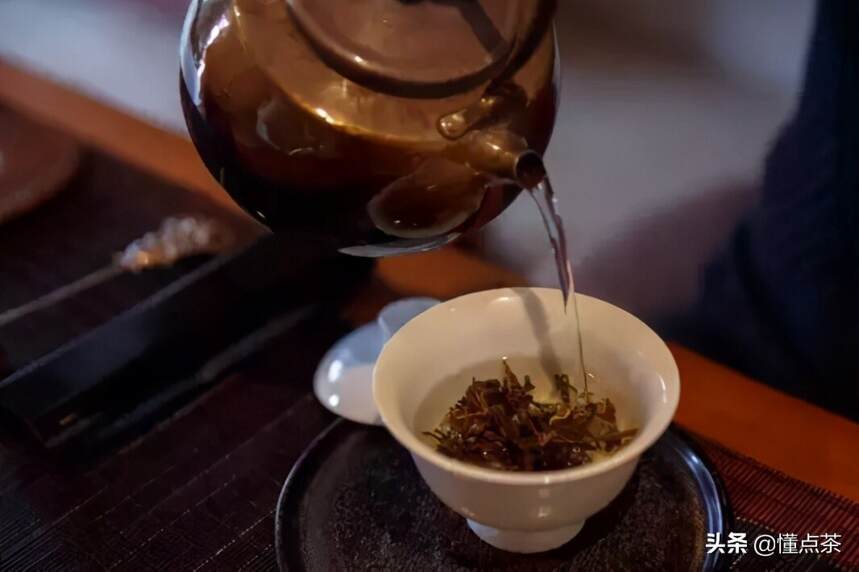 为什么泡茶之前需要把茶具烫一遍？