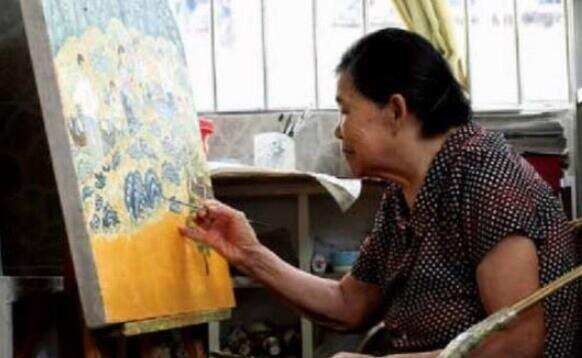 河南走出来的艺术网红“梵高奶奶”：随便一画就吸粉无数……