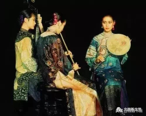 中国美女一点也不输西方美女，自然中国油画也不输西方油画