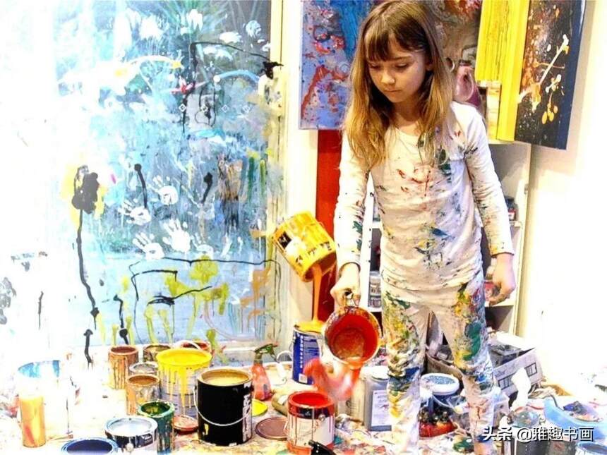 外国女孩2岁开画展，4岁赚百万，是炒作还是天才少女？