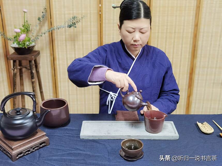 每天1分钟学习茶知识（19）茶桌上主人应该如何才显得有礼有节