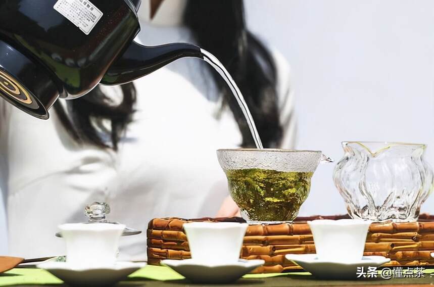 爱喝茶，但是怎么挑选优质茶叶呢？