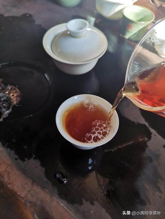 关于岩茶，泡沫多是好岩茶标准之一么？