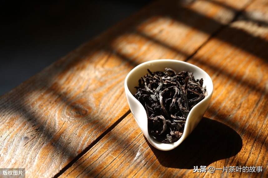 如何区别岩茶茶汤的四种香？
