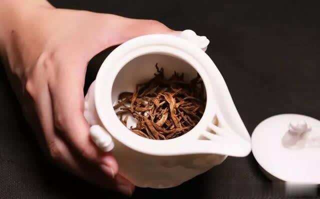 不损害内质的情况下，如何把一杯普洱茶泡得更香呢？