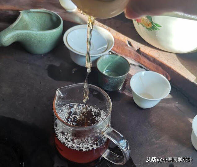冲泡岩茶时，产生的泡沫多少，是鉴别茶叶品质的因素么？