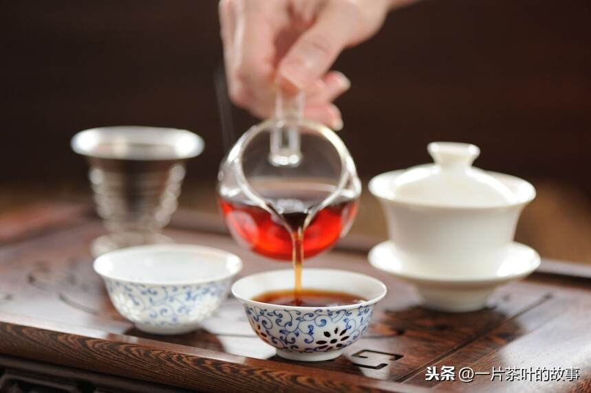 品汤味和嗅茶香是欣赏茶的精华，你做对了吗？