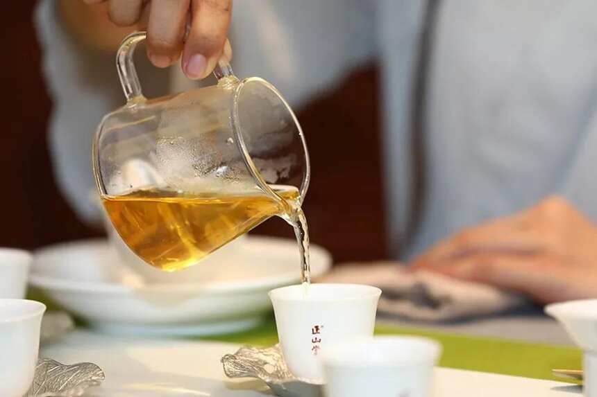 冬季，泡一壶暖茶向着温暖出发