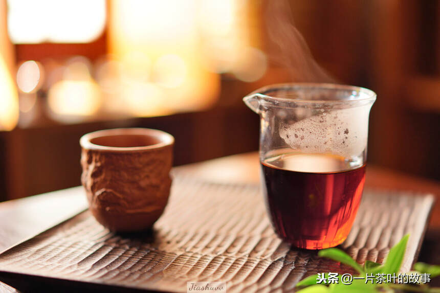 老茶客们知道茶叶有哪些成分组成？
