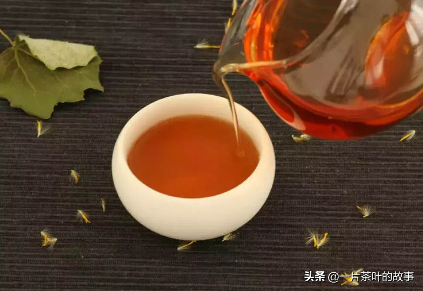 秋色中一杯清茶，沉积着生命的况味