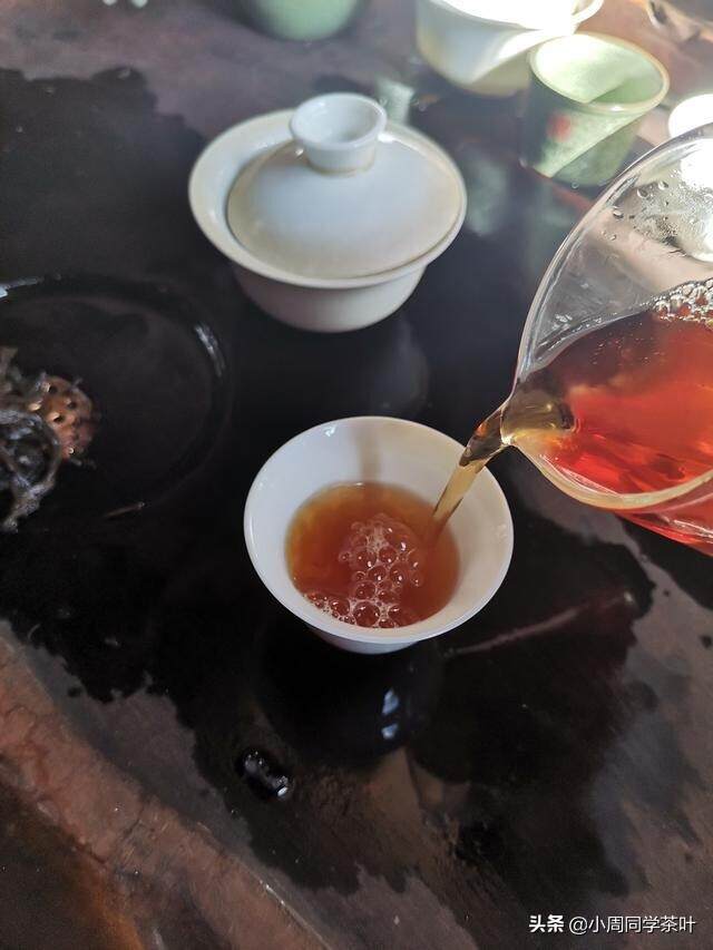 冲泡茶叶，出水的快慢是影响茶汤滋味的因素之一，时间需合理把握