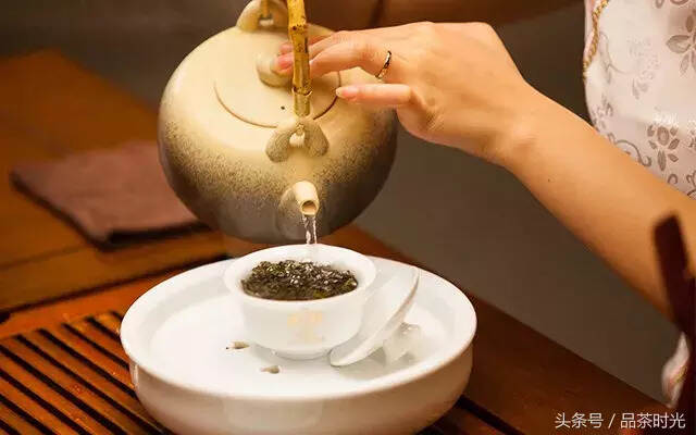 真人示范：茶艺师原来都是这样泡茶、注水、转圈圈