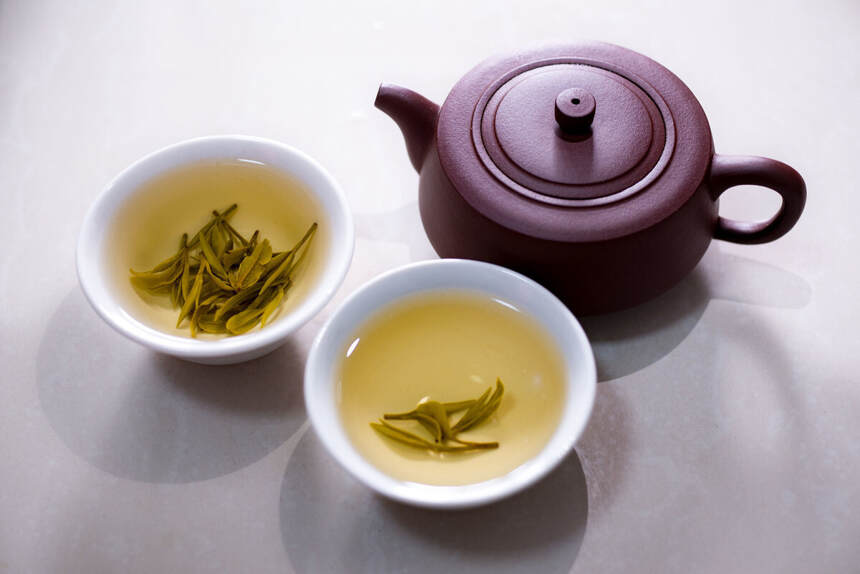 变质了的茶叶是不能喝的，如何辨别一款茶叶是否变质了呢？