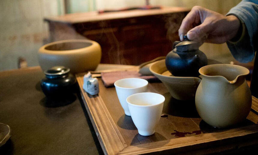 据说茶叶第一遍泡水是洗脚味的？