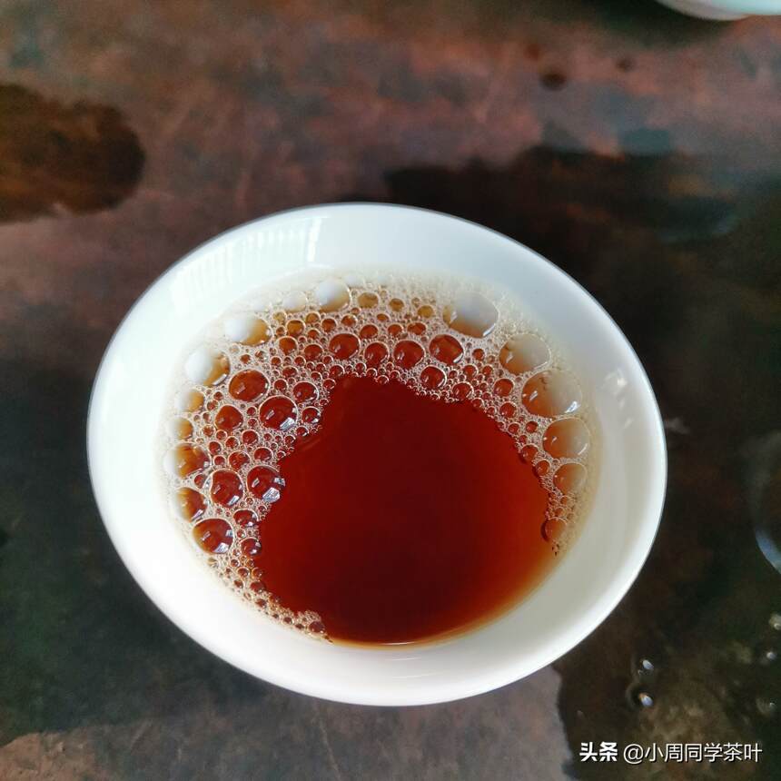 冲泡茶叶，出水的快慢是影响茶汤滋味的因素之一，时间需合理把握