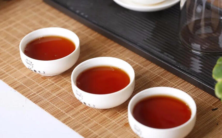 茶汤上飘着的白色物质究竟是什么？是好是坏？能喝吗？