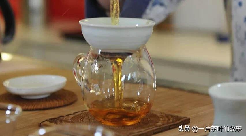 辨别红茶好坏有N种方法，最后一种最简单