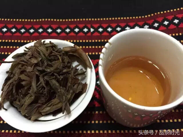 品茶时光｜习茶 “蜜兰香”识丛味