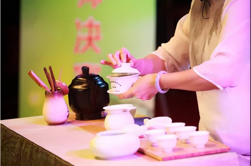 「茶文化」什么是茶道的形式？根据茶艺分为煎茶道、点茶道、泡茶道