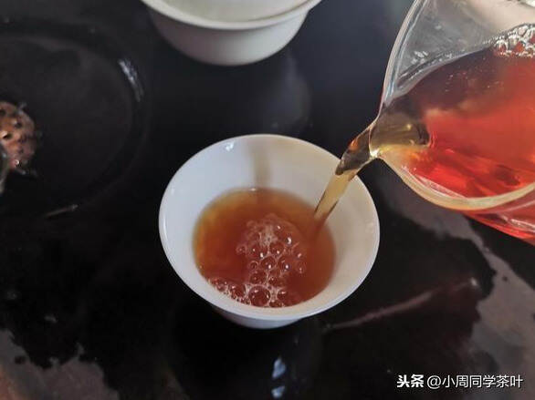 为什么有些茶叶冲泡时容易产生泡沫，原因有四