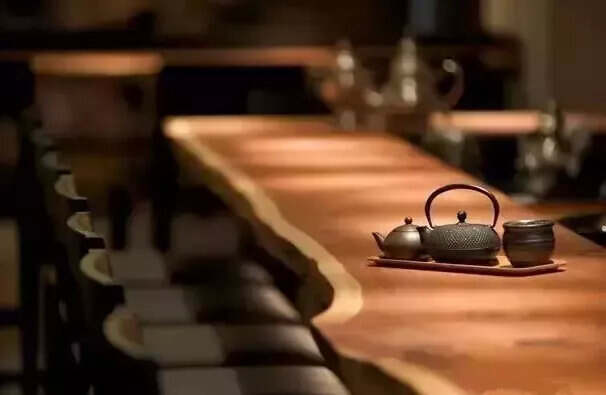 能坐下来喝茶，都是奢侈人生