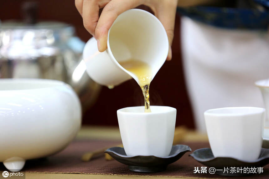 新手喝茶，是要追求每个茶类中的好茶叶，还是从普通茶叶喝起？