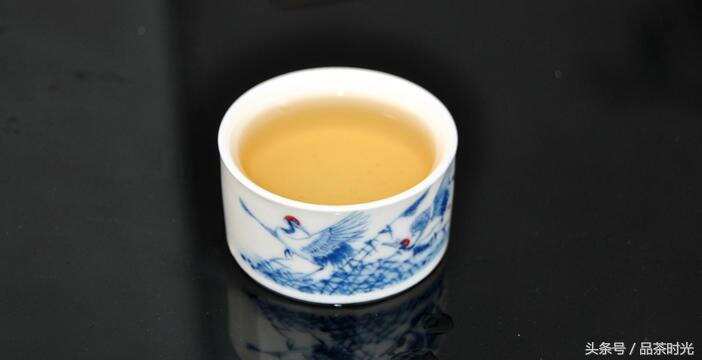 品茶时光｜为什么存放后的凤凰单丛茶汤会越变越红？