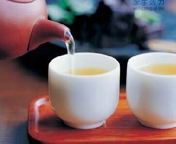 女人喝红茶还是绿茶好 根据四季选择不同的茶饮最佳
