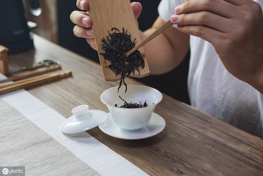 与茶说，坐在阳台上悠闲的泡着来自家乡潮州的凤凰单丛茶锯朵仔