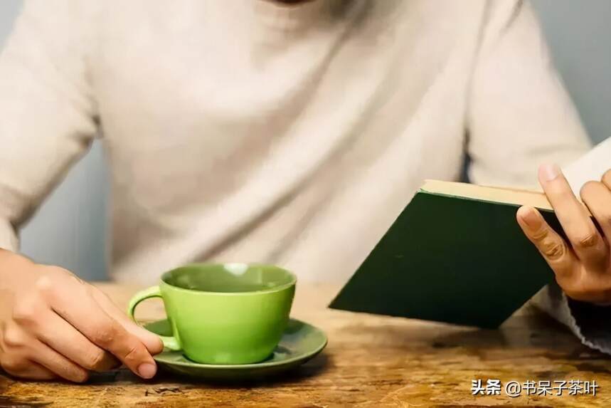 青年最好的状态：杯中有茶，手中有书