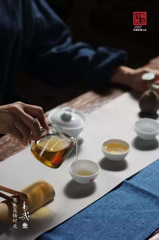 今天晚上，到版纳最美茶书馆喝顶级易武茶