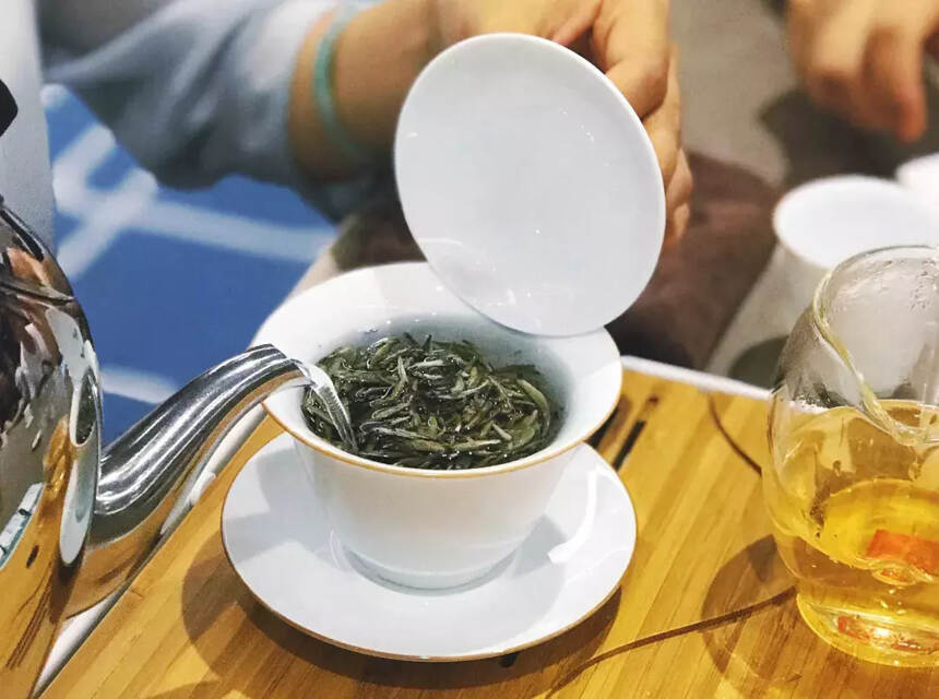 鼎白以7.24亿的品牌价值荣登2019中国茶企产品品牌价值评估第12位