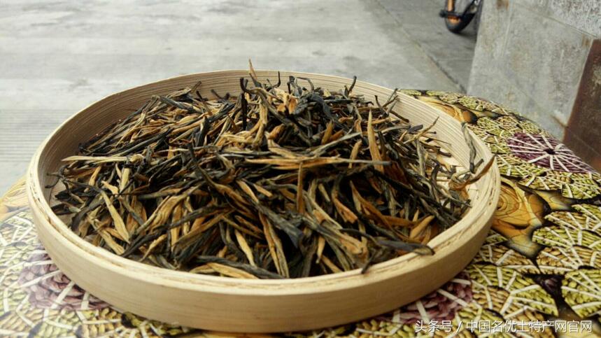 云南有这么多茶类：绿茶白茶，紫茶藤条茶普洱茶红茶，地域商标