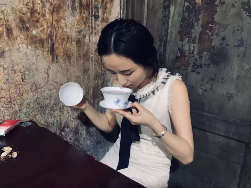 重庆除了有辣妹子，还有喝茶的妹子