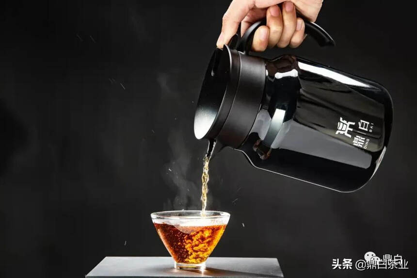这个冬天，“焖茶壶”与“闷煮泡”组合出道，带给你全方位的温暖