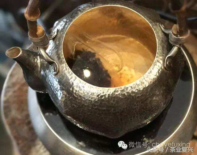 煮老茶头，最佳比例是5克茶配800cc的水